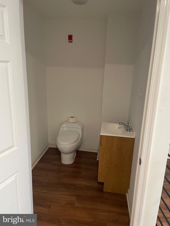 Foto del edificio - 5229 Westminster Ave