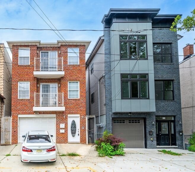 Primary Photo - 171 Halladay St