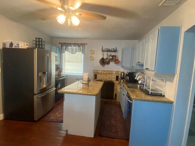 Foto del edificio - 1200 13th Ave N