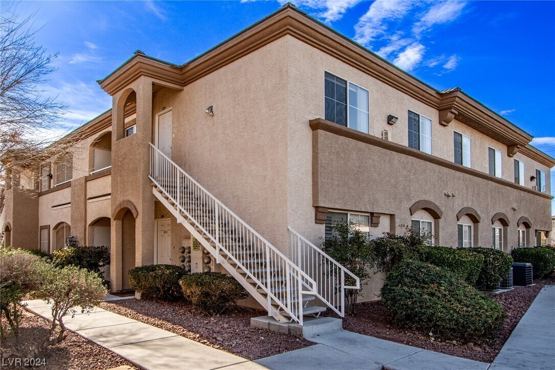 Primary Photo - 3400 Cabana Dr
