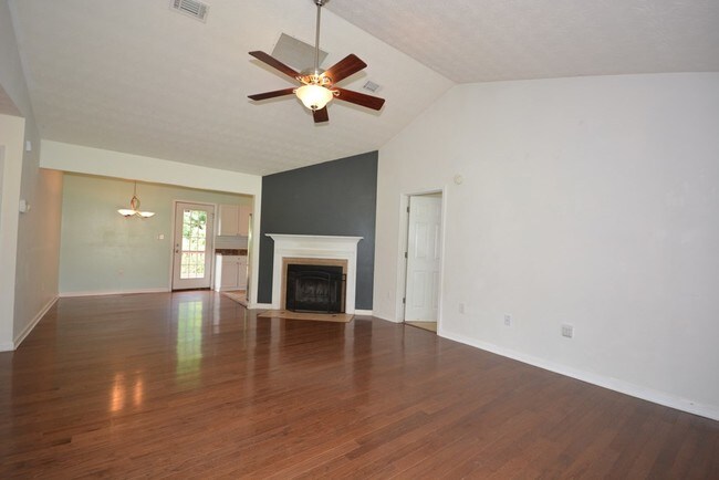 Building Photo - 4748 Rhett Dr