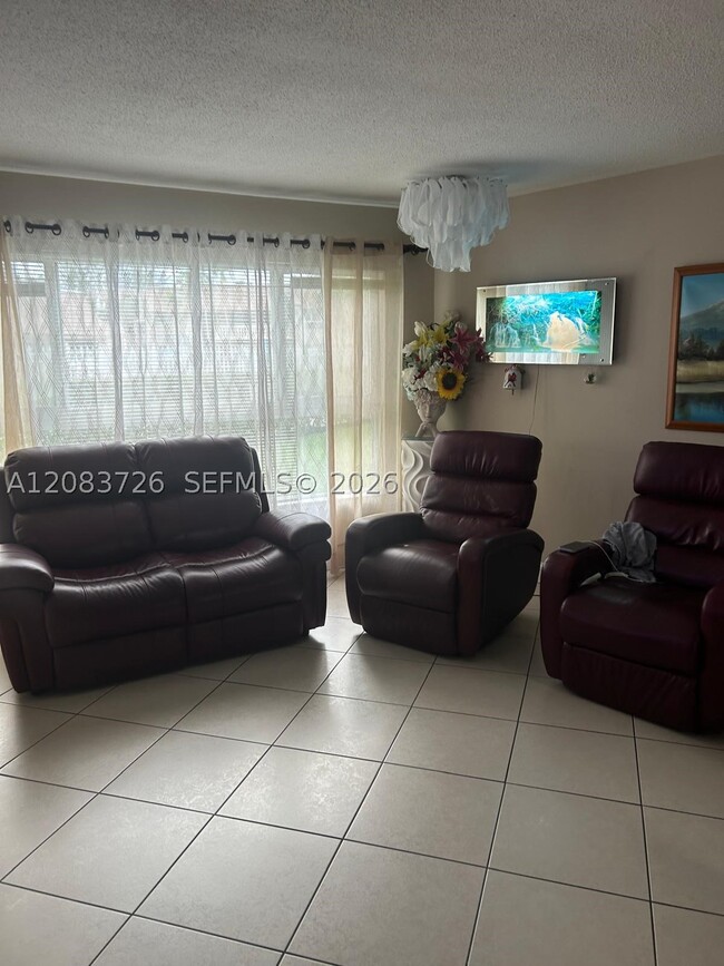 Building Photo - 7450 Miami Lakes Dr