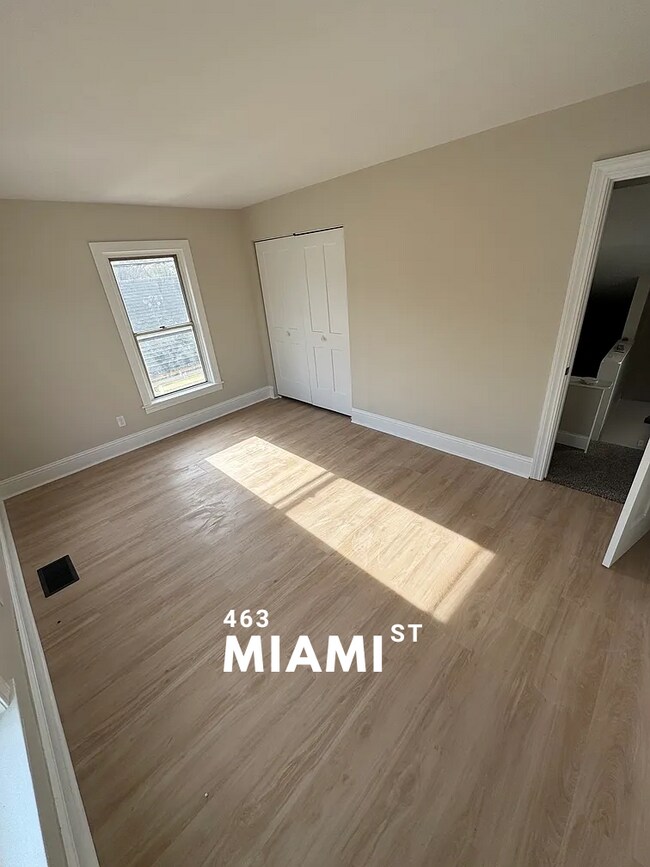 Foto del edificio - 463 Miami St