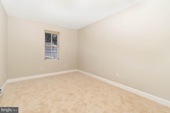 Building Photo - 60 Breckenridge St
