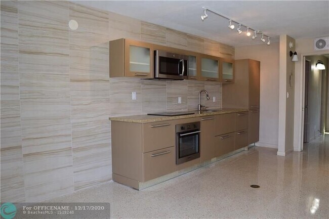 Foto del edificio - 901 N Birch Rd