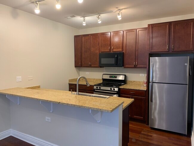 Foto del edificio - 3300 W Irving Park Rd