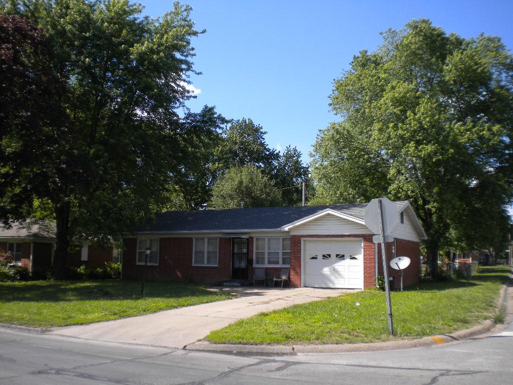 Building Photo - 507 E 16th St