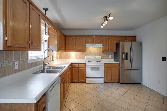 Building Photo - 1105 McDonough Cir