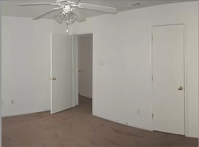 Dormitorio - 400 W Dale Ave