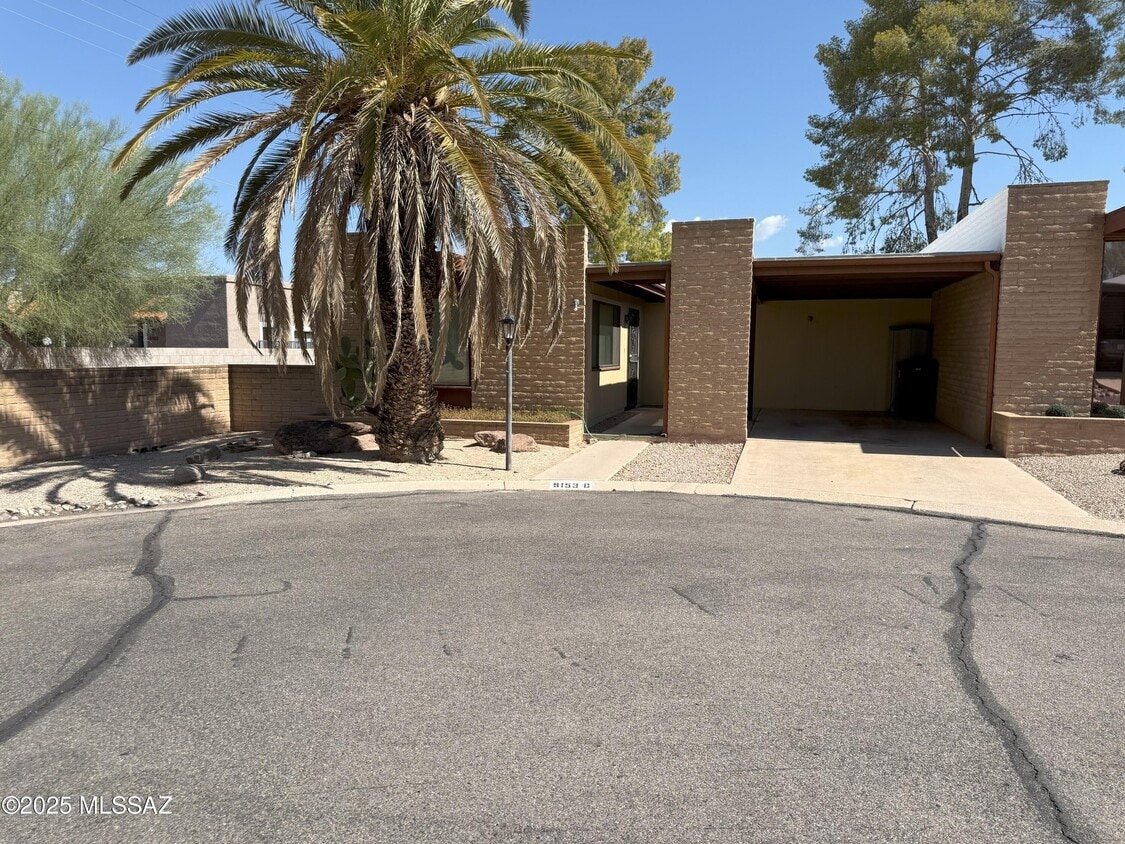 Primary Photo - 9153 E Broadway Blvd