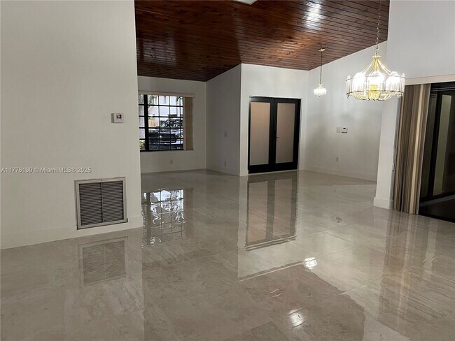 Foto del edificio - Northwest 167th Terrace, Miami Lakes, FL 33014 - 3 BR 2 BA single-family home