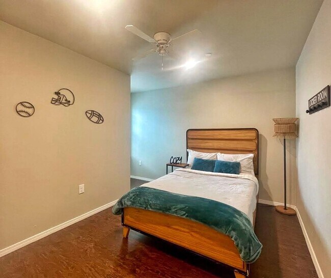 Foto del edificio - 11800 N Western Ave