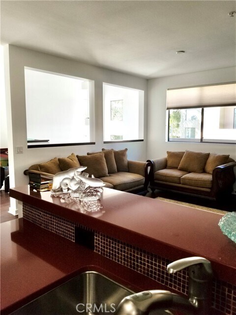 Foto del edificio - 850 E Palm Canyon Dr