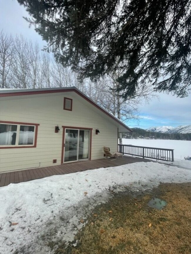 Foto del edificio - Long Term Rental on Lake Five!