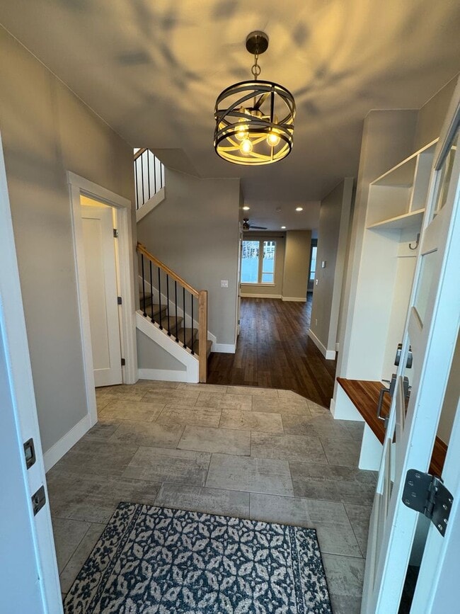 Building Photo - Beautiful 4 Bedroom Home in Desirable Wasi...