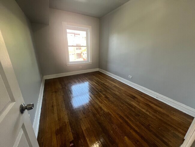 Foto del edificio - 6611 S Greenwood Ave