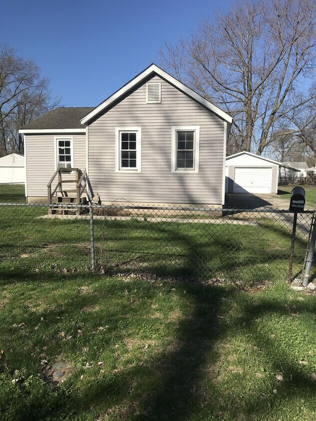 Primary Photo - 837 N Wheeler Ave