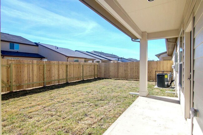 Foto del edificio - 12338 Roy Mix Bohn Lane