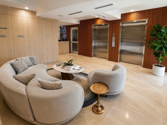 Foto del edificio - 5880 Collins Ave