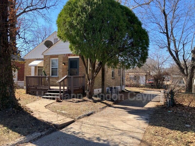 Foto del edificio - 241 Henquin Dr