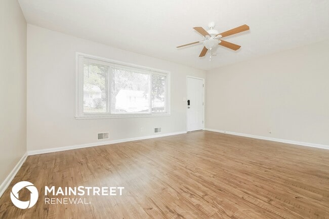 Building Photo - 206 Maple St
