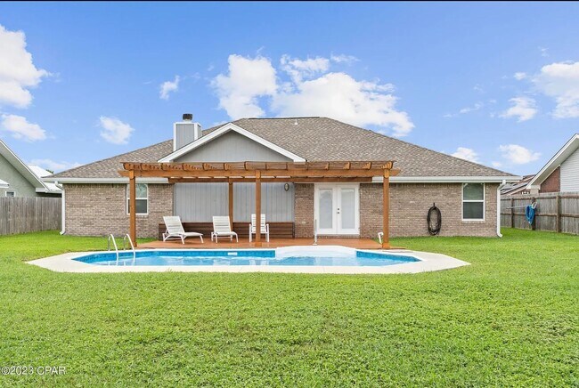 Building Photo - Stunning 4B / 2Bth Lynn Haven, Florida