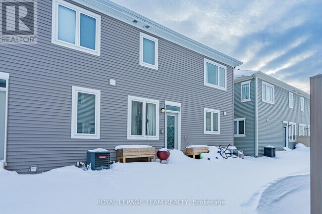 Building Photo - 6 Darvoy Mews