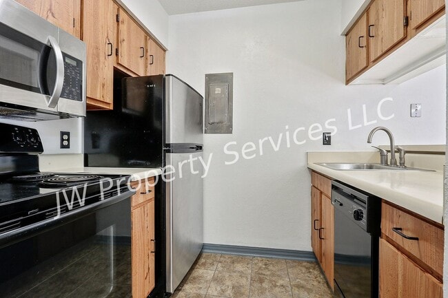Building Photo - Bright & Cozy 1-Bedroom Condo in Prime Metairie Location