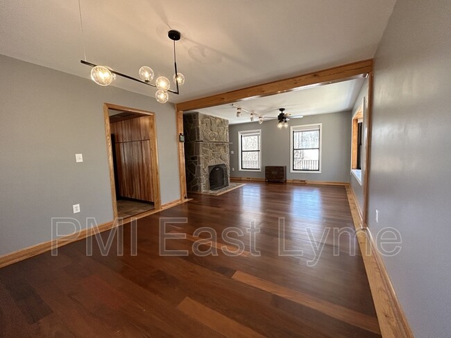 Foto del edificio - 349 West Rd