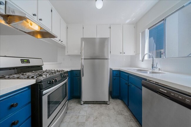 Building Photo - 448 W Windsor Rd