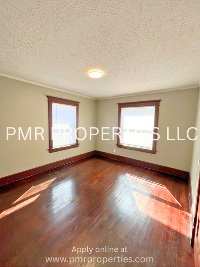 Building Photo - 3Bedroom/1Bathroom Home