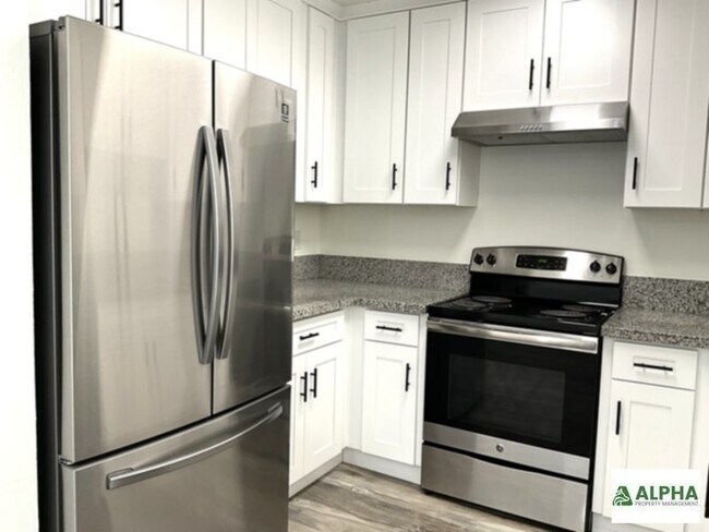 Building Photo - This is a clean duplex