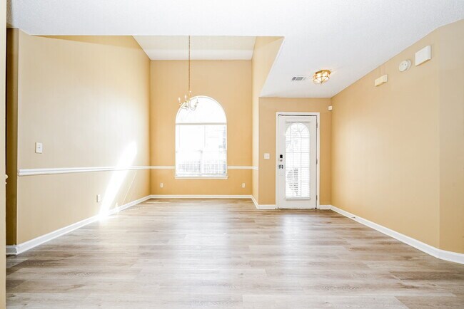 Foto del edificio - 7256 Teakwood Pl