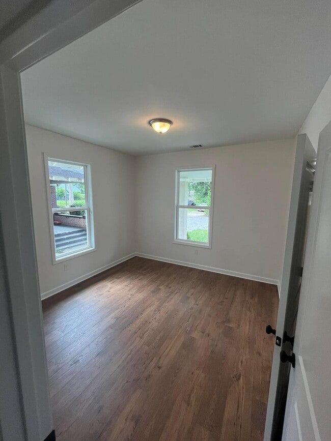 Building Photo - 898 Faxon Ave
