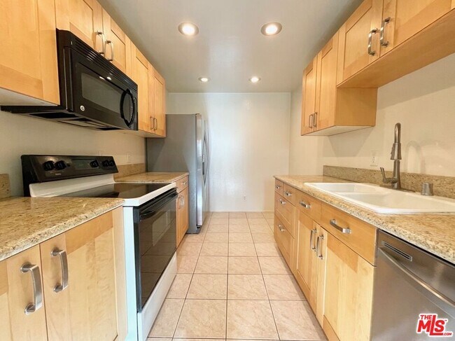 Building Photo - 4608 Park Granada