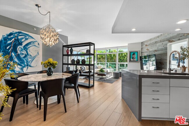 Building Photo - 13700 Marina Pointe Dr