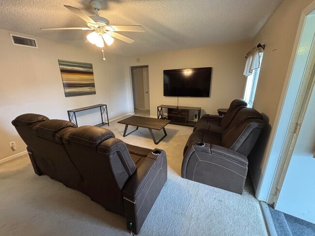 Building Photo - 335 Knotty Pine Cir