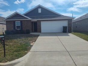 Building Photo - 1512 Heritage Cir SE
