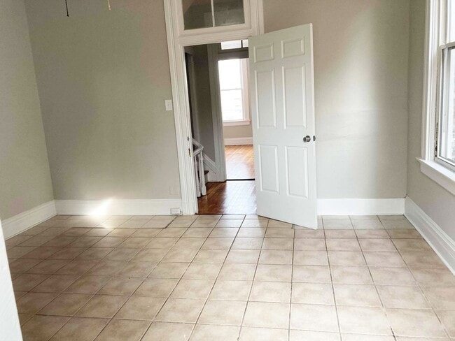 Building Photo - 3221 Bishop St