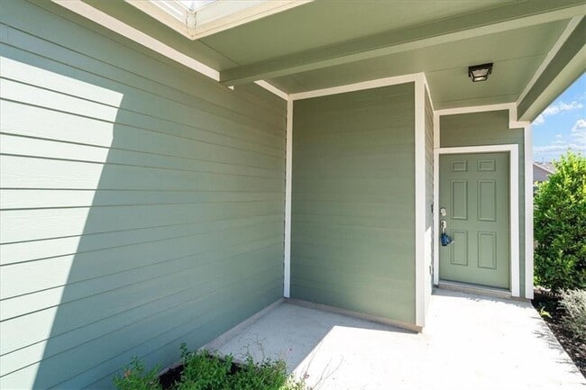 Building Photo - 105 Wind Flower Ln