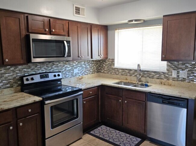 Foto del edificio - 9430 Bay Colony Dr