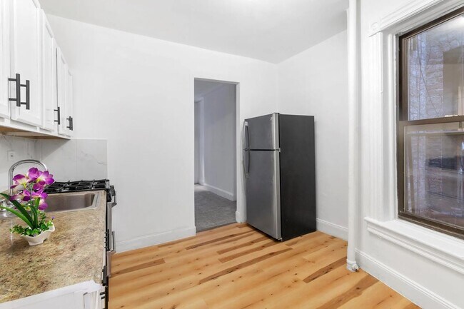 Building Photo - Charming 1-bedroom, 1-bathroom