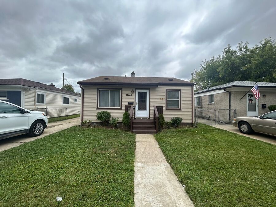 Primary Photo - 8716 Essex Ave