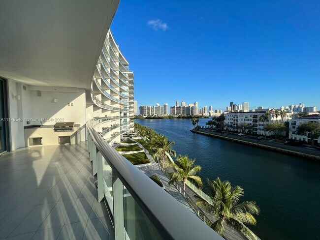 Foto del edificio - 3250 NE 188th St