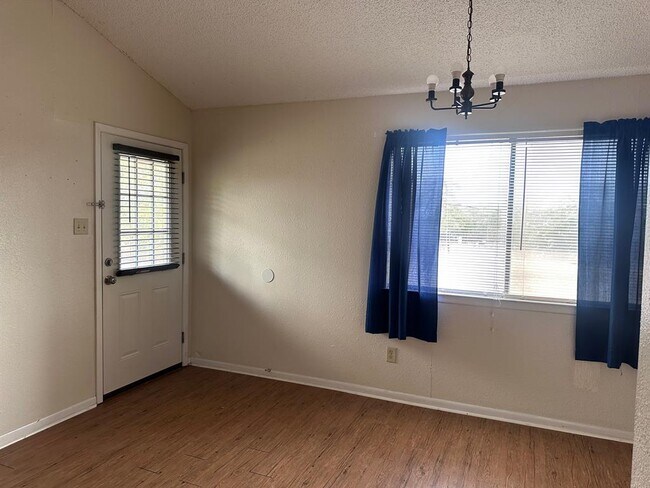 Building Photo - 114 Thorne Rd