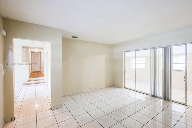 Foto del edificio - 1120 NE 160th St