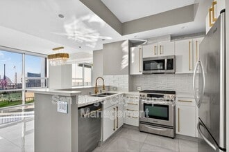 Building Photo - 321 Tenth Ave