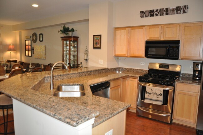 Foto del edificio - 713 Blossom Ct