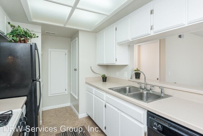 Building Photo - 2019 Lakeridge Cir