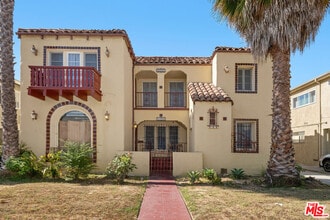 Building Photo - 8546 Saturn St